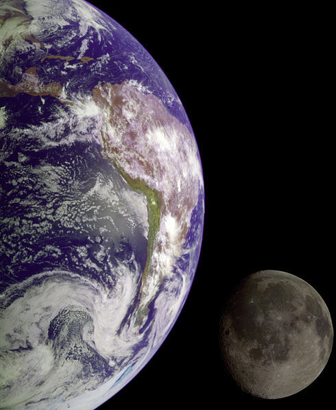 Ziemia i Księżyc.