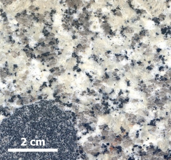 Granit strzegomski z karbonu.