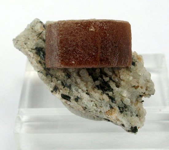 Bastnaesyt - minerał REE.